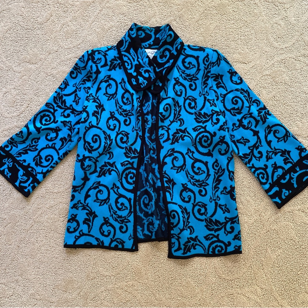 Women’s Blue Black Paisley Shawl Size XS Jacket Snap Cowl Neck Short Sleeve